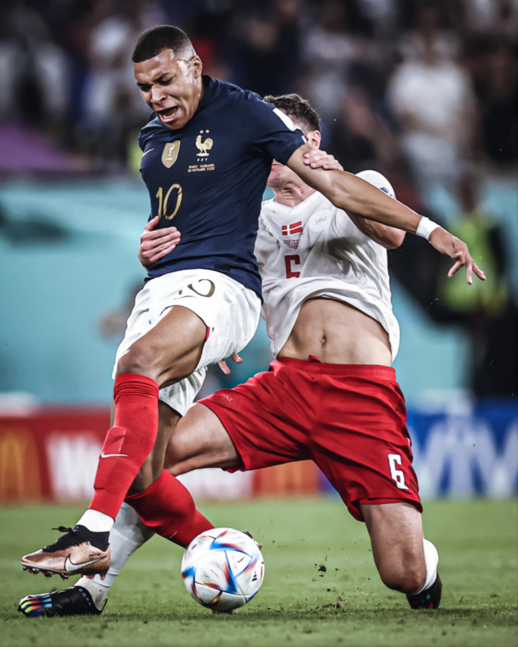 法国队在国际比赛中击败对手获得胜利